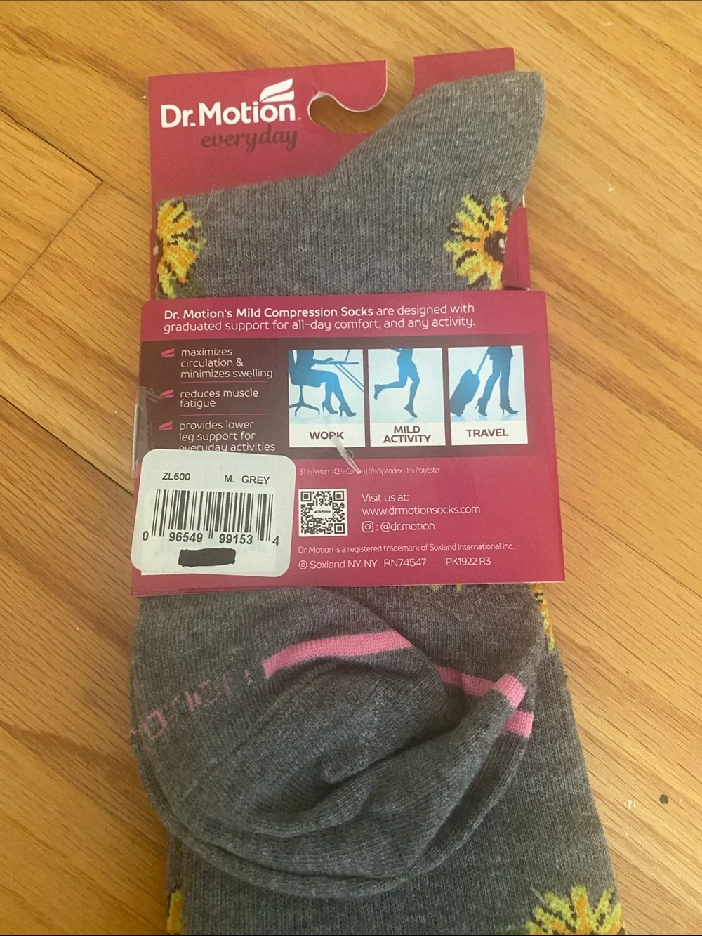 NWT Dr Motion Women's Gray Knee-High Compression Socks Sunflowers